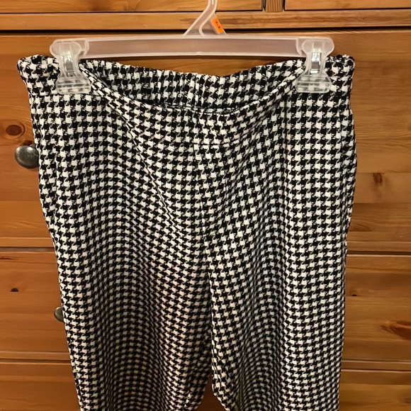 Old Navy casual pants - like new - Picture 2 of 4